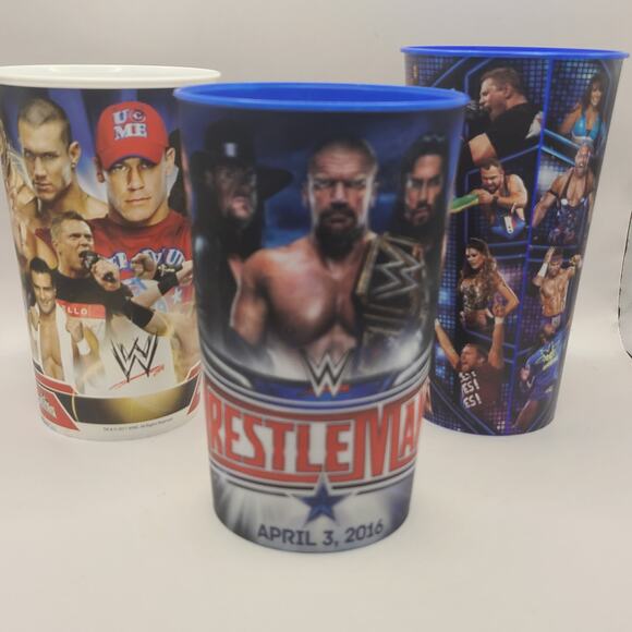 Official WWE Wrestlemania XXXII  Drinking Cup Memorabilia Holographic lotof cups - Picture 2 of 4